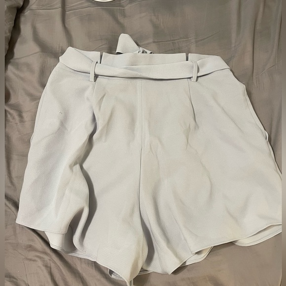 Cinch waist shorts - Picture 2 of 2